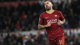 Kolarov renueva contrato con Roma hasta 2021